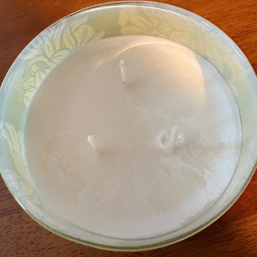 Soy Candle 14 Oz Sea Salt & Vanilla 3 Wicks NEW